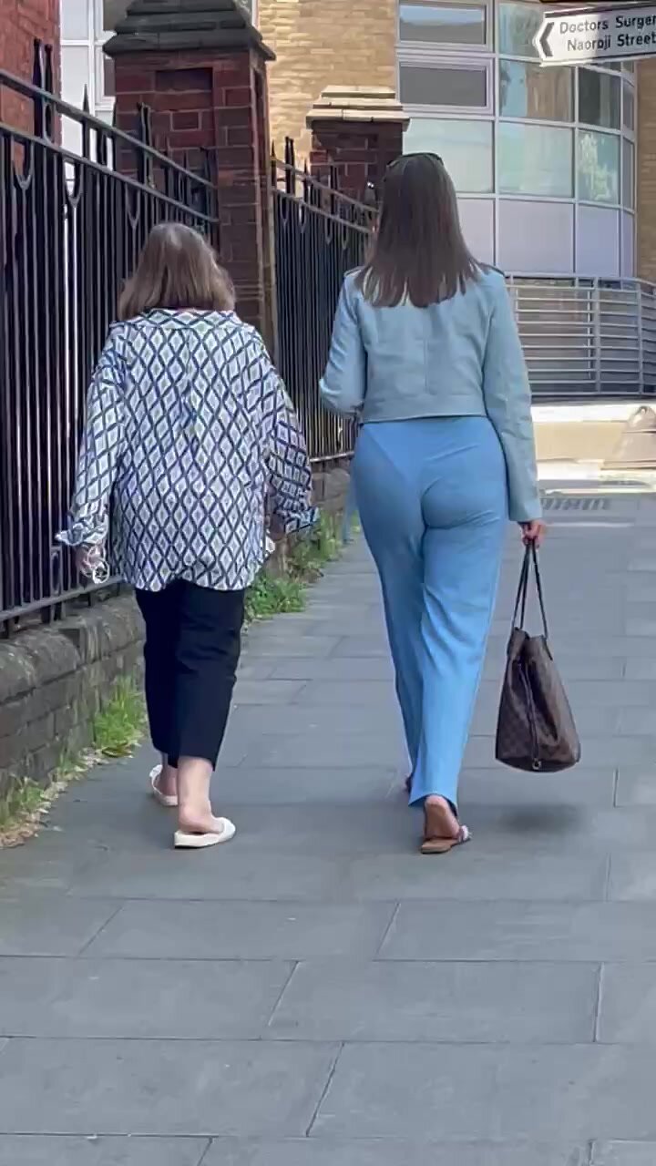 Another sexy public pawg Foto