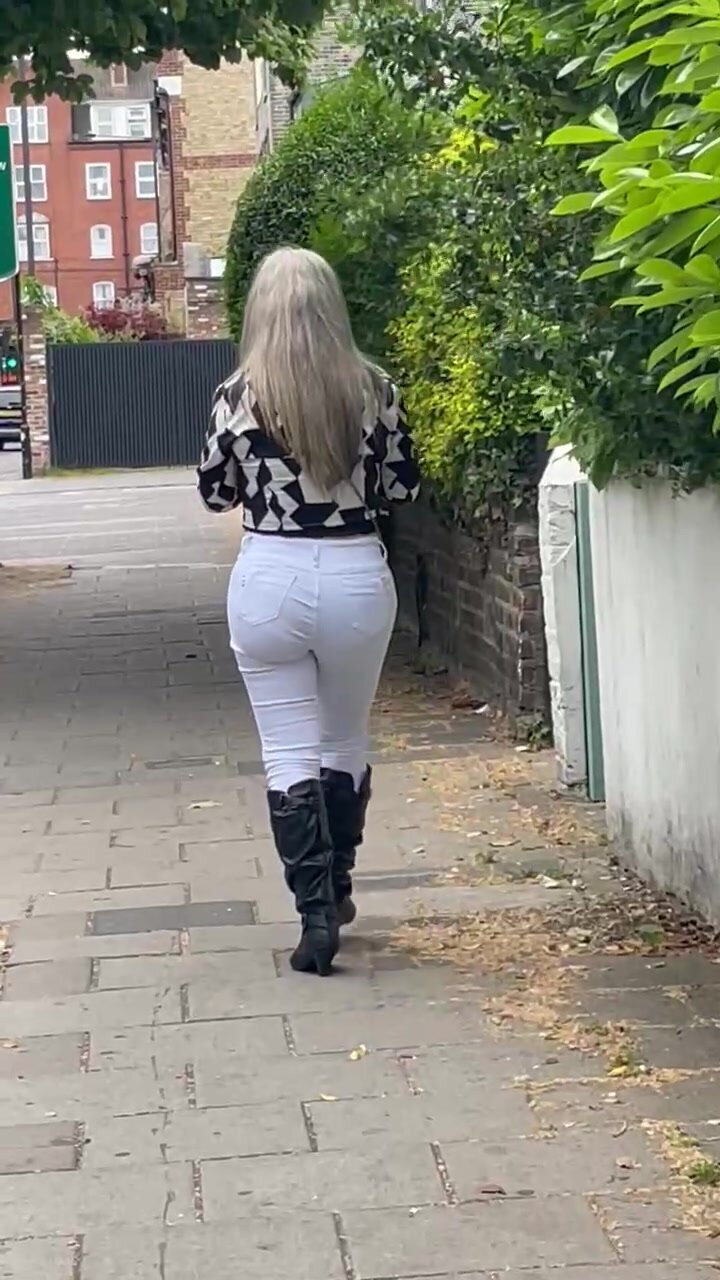 Crossdresser walking in tight jeans picture
