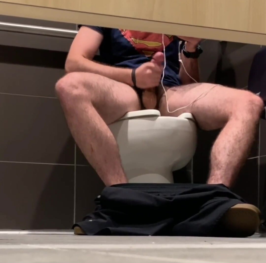 TOILET SPYCAM - VIDEO 110 - ThisVid.com