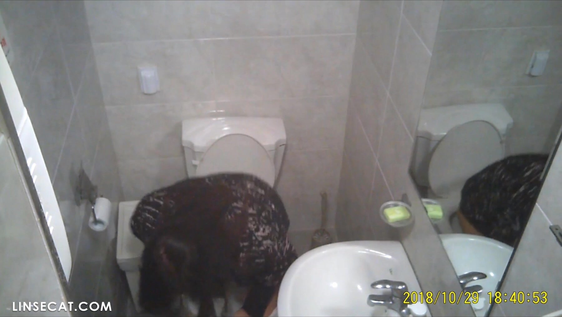 KOREAN GIRL POOPING TOILET VOYEUR 11 pic image picture