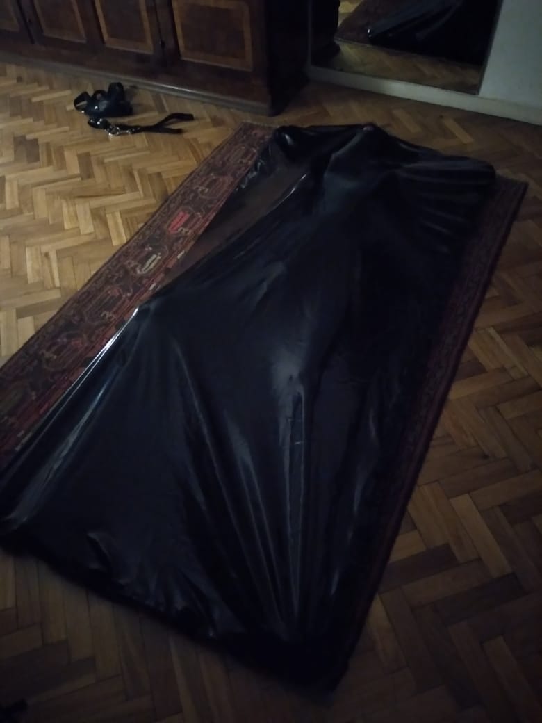 Submissive of Master Matt in vacuum bed - ThisVid.com 中文