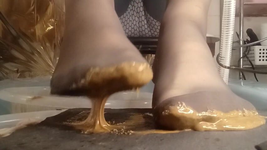 WAM messy feet ThisVid com en anglais 