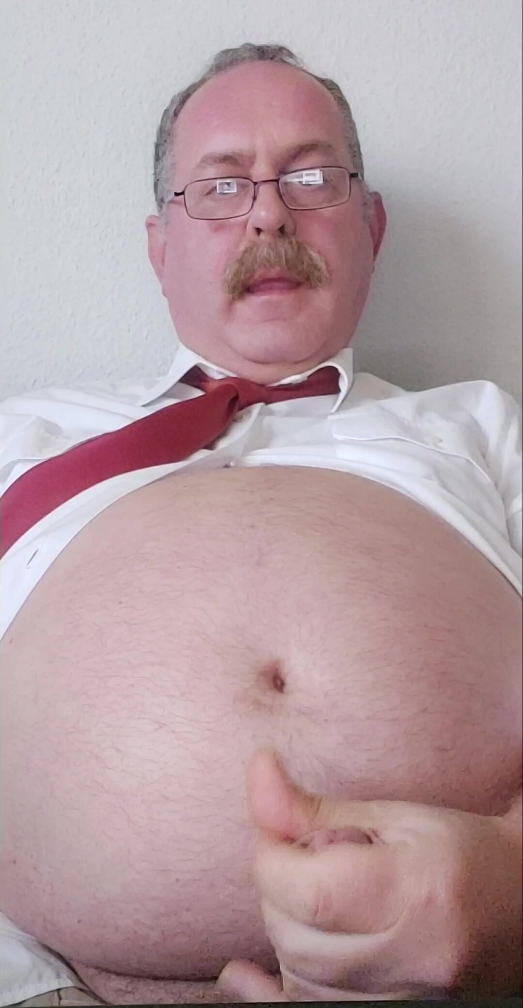 Fat Daddy with moustache wank his little cock - ThisVid.com 中文