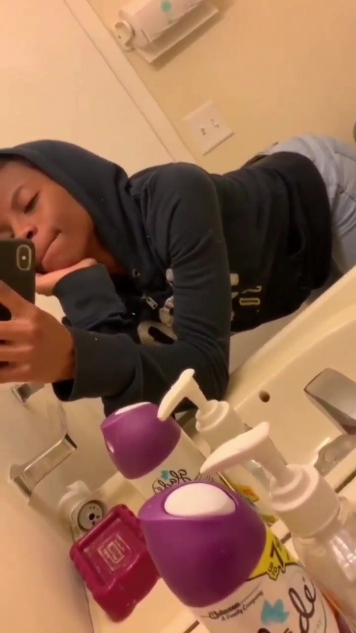 Ebony girl fart compilation - ThisVid.com