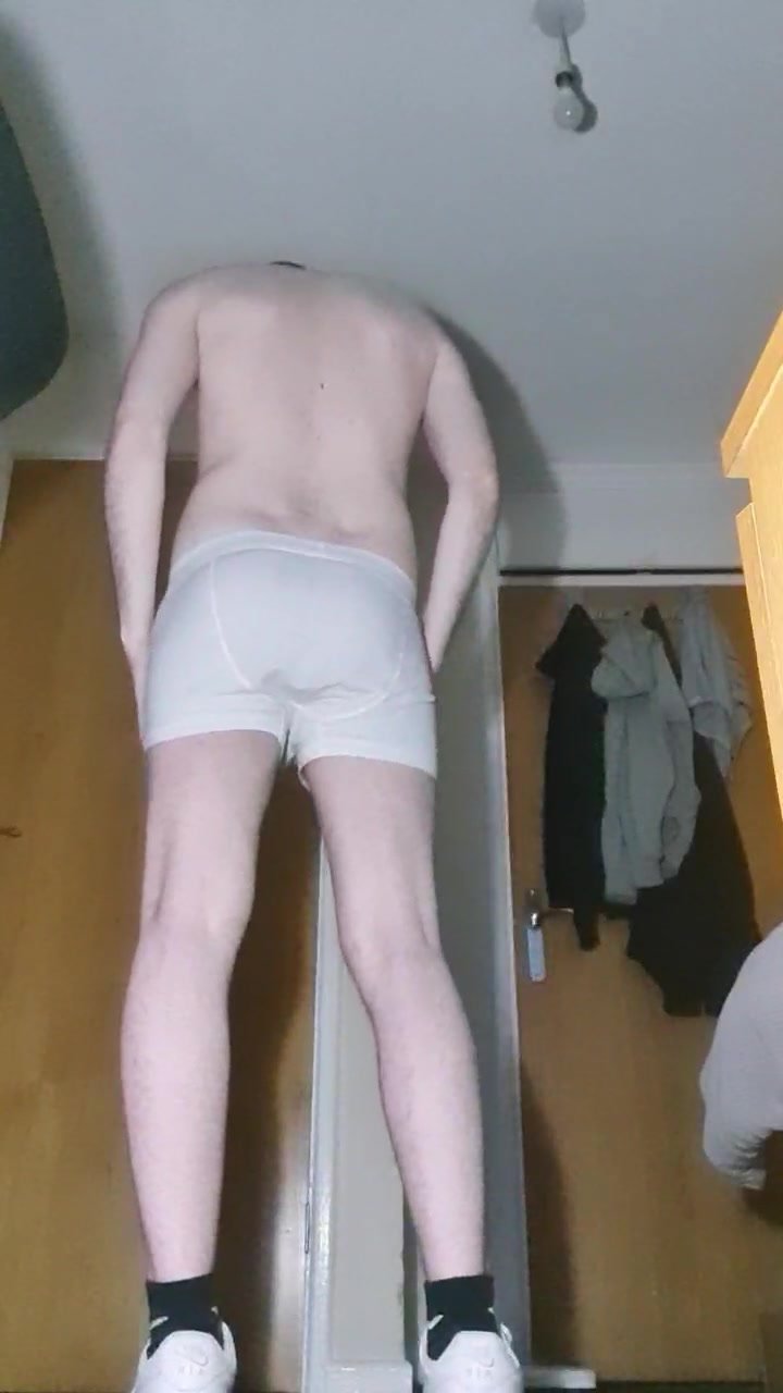 Cute twink pulls down underwear and jerks off - ThisVid.com 中文