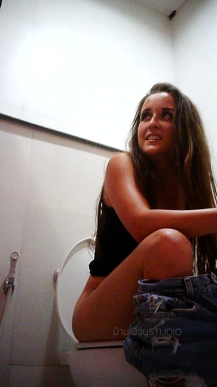 Drunk girl on toilet - video 5 - ThisVid.com em inglês