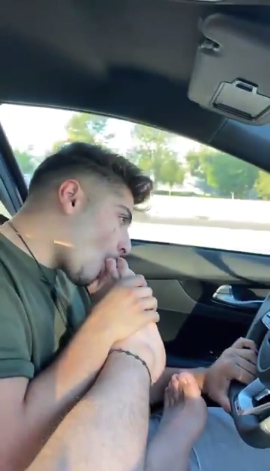 Sucking toes while driving - ThisVid.com