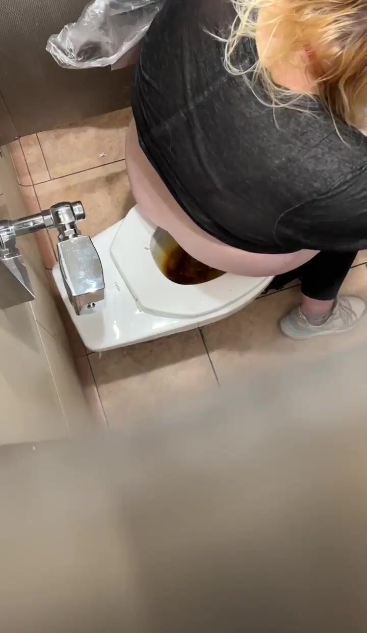 blonde big ass toilet voyeur poop
