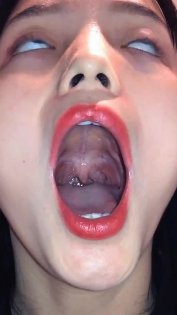 Asian Facial Mouth Full - Asian girl open mouth 1 - ThisVid.com