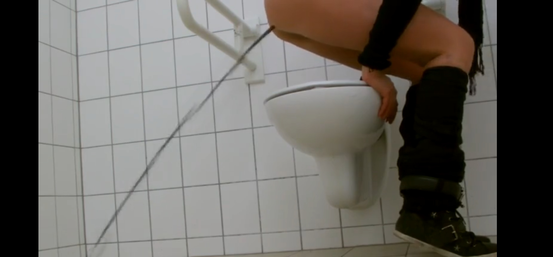 Girl destroys bathroom - ThisVid.com на русском