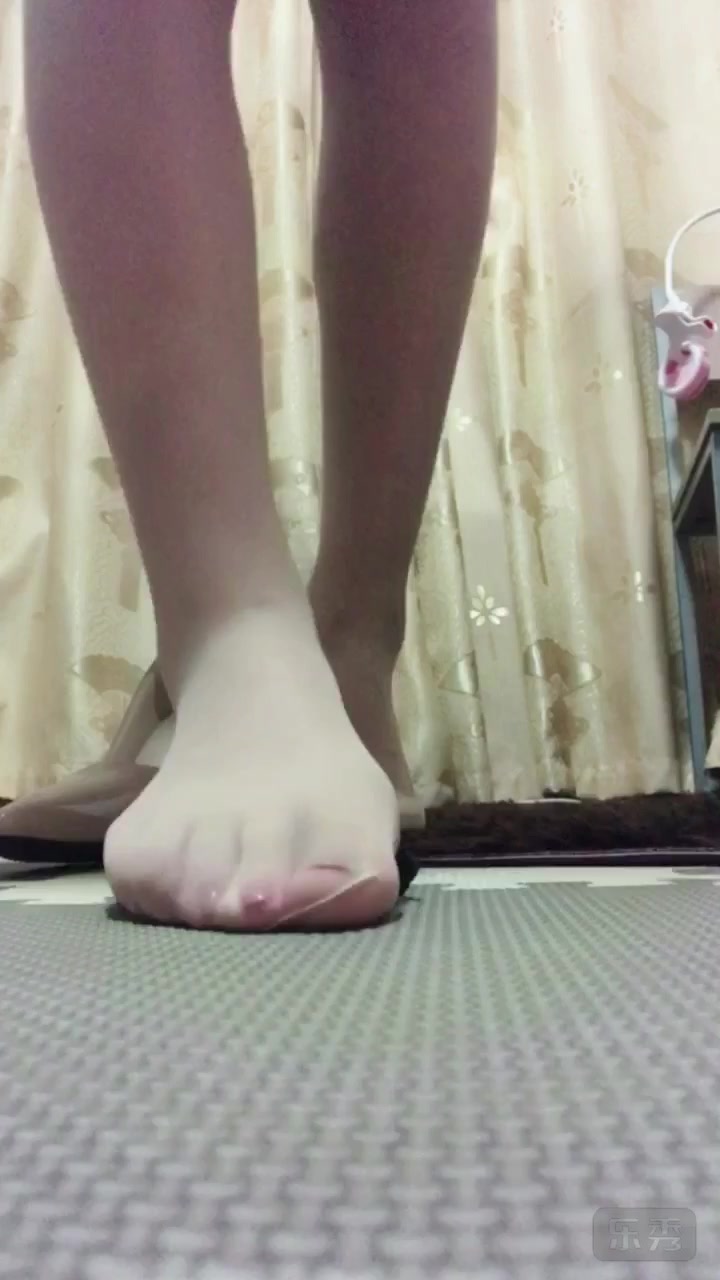 Giantess Pantyhose Feet - Chinese giantess nylon feet crush - ThisVid.com