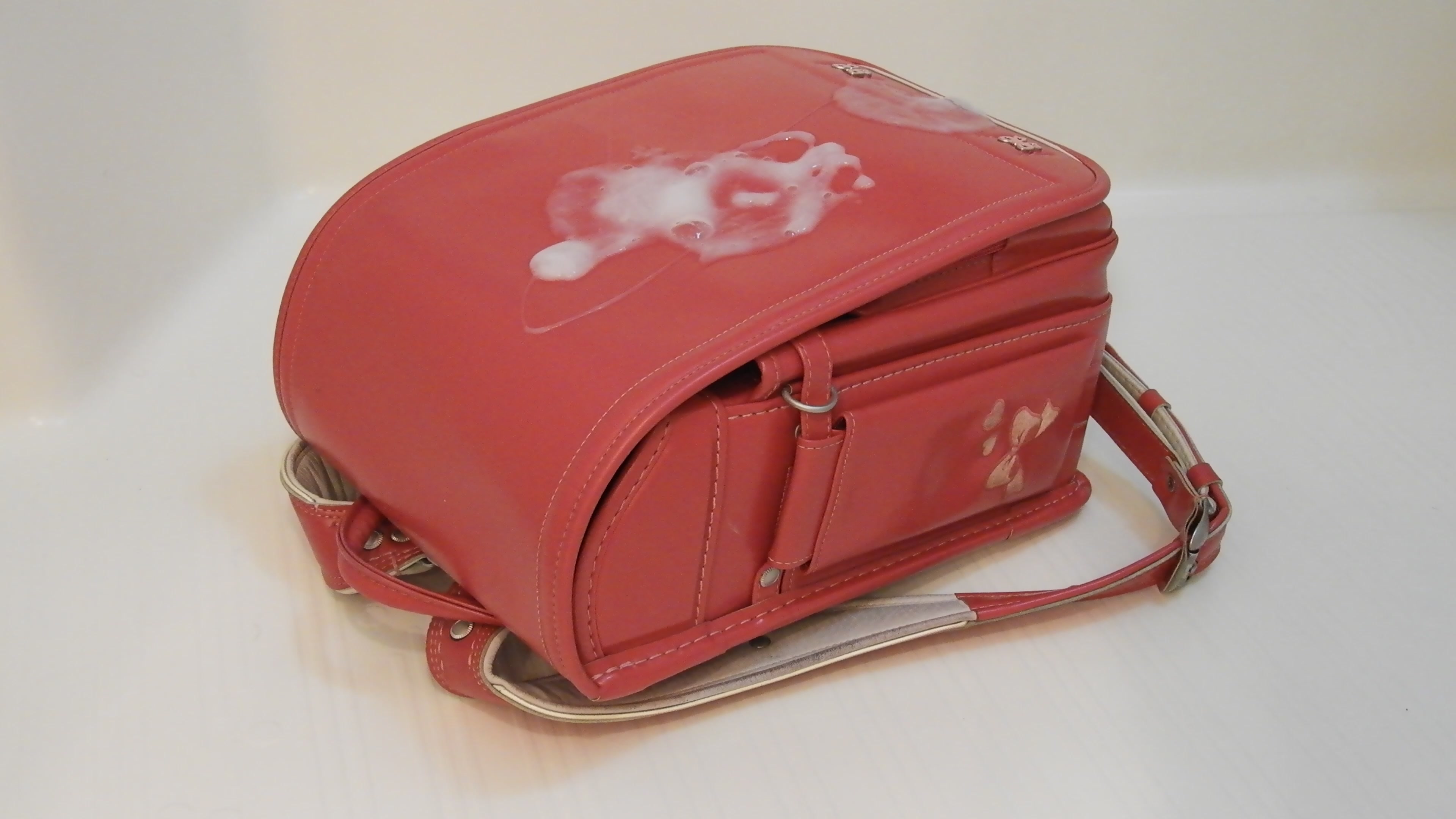 White lotion bukkake to Japanese Schoolbag. - ThisVid.com