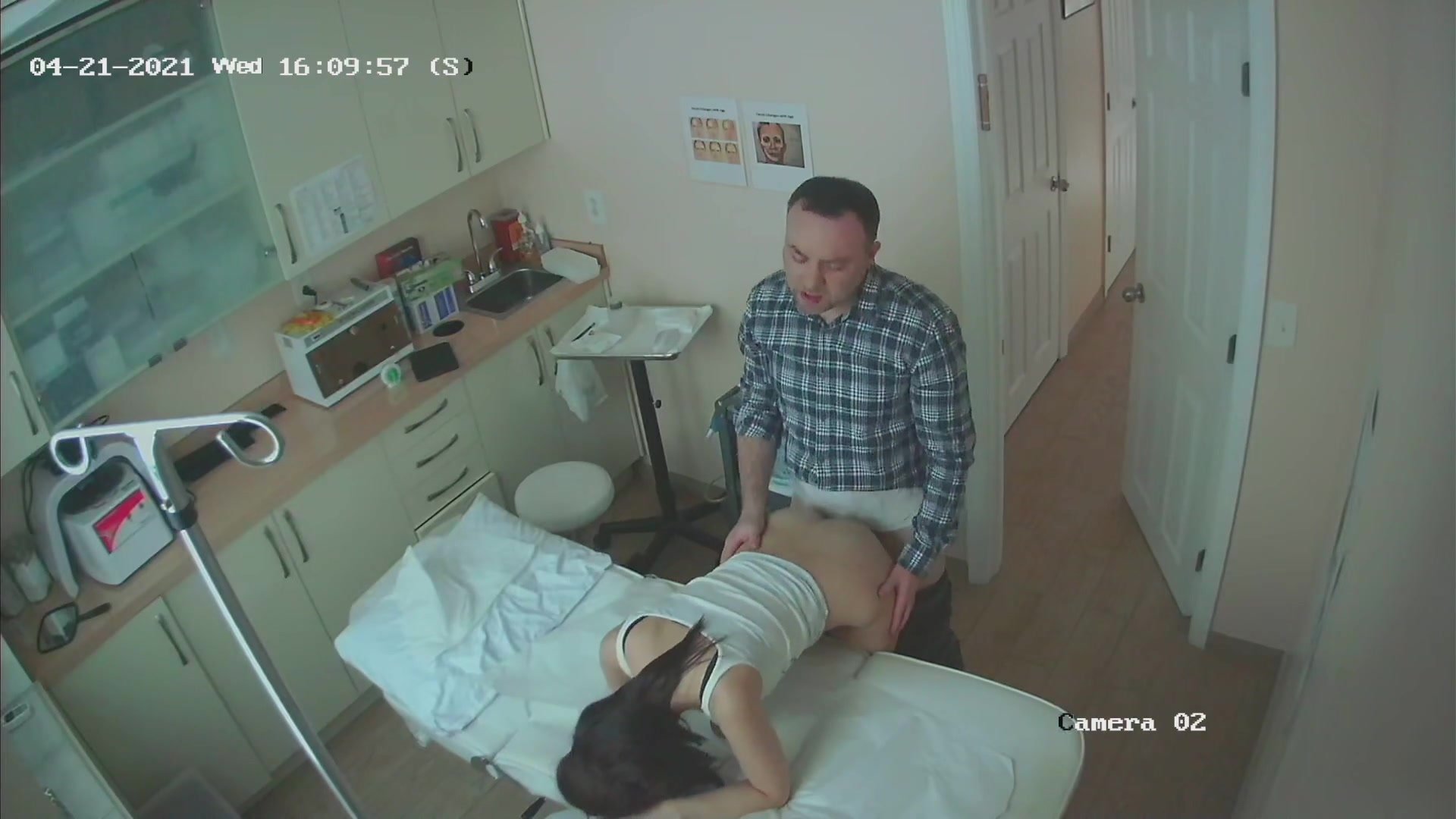 Doctor Seduce Patient Hidden Cam Videos - Doctor fucks patient (hidden cam) - ThisVid.com En espaÃ±ol