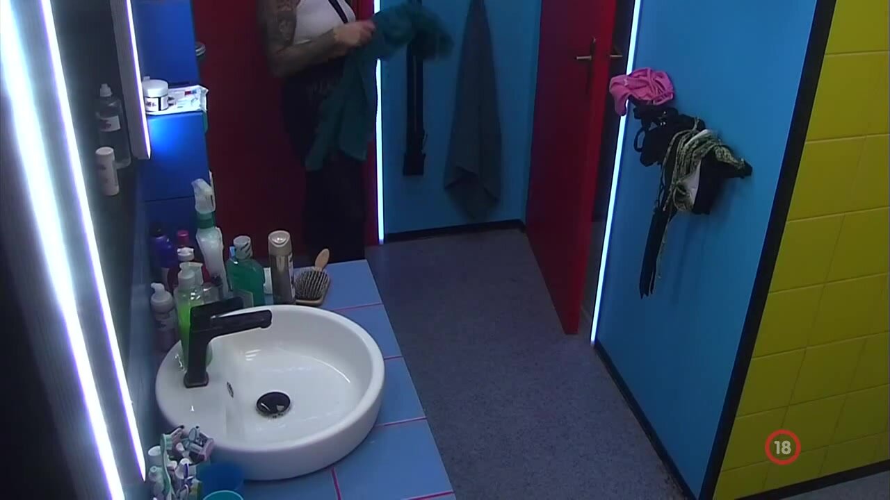 Naked men shower Big Brother Slovenia - ThisVid.com