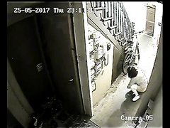 She piss on floor building
