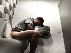 toilet sc 10- Cute guy partial capture