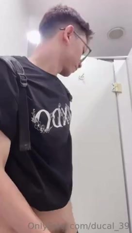 Cruising in public restroom ThisVid com 中文 