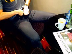 Wet London - piss in the Lounge