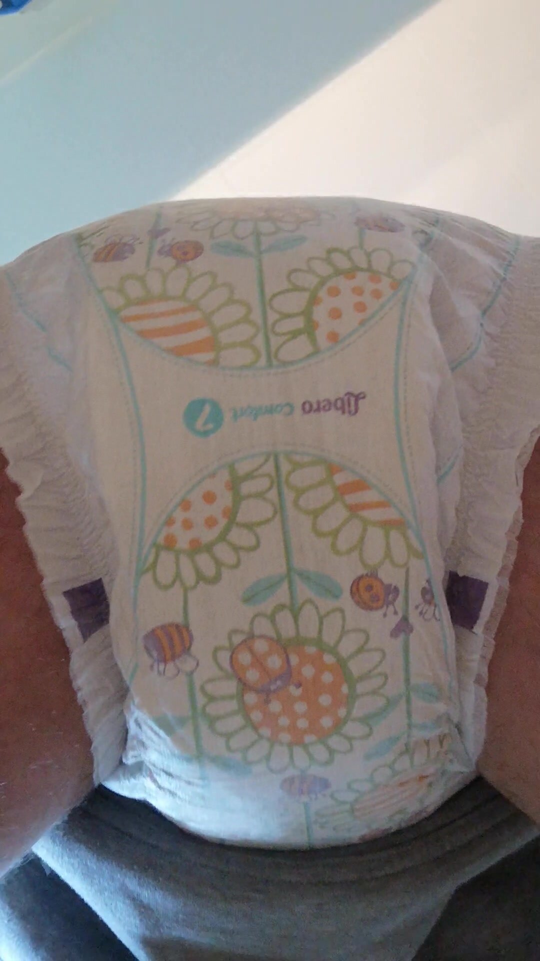 Loud diaper mess - video 5 - ThisVid.com en anglais