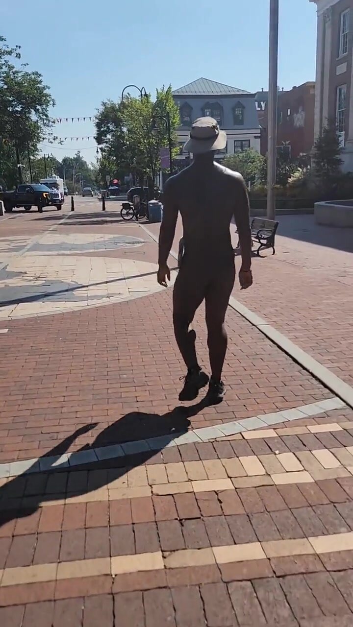 Black nudist guy walks naked in public 2 - ThisVid.com En español