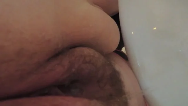 Fat Hairy Peeing - Fat chick with a hairy pussy pissing - pissing porn at ...