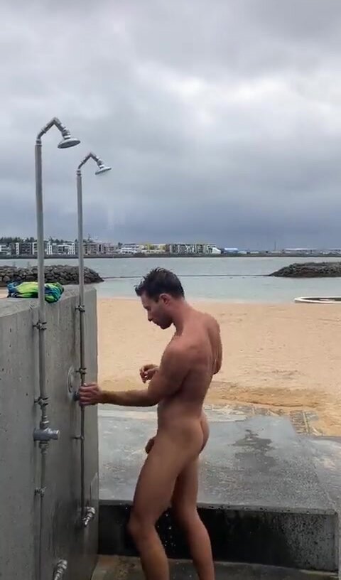 480px x 816px - Public beach shower - ThisVid.com æ—¥æœ¬èªžã§