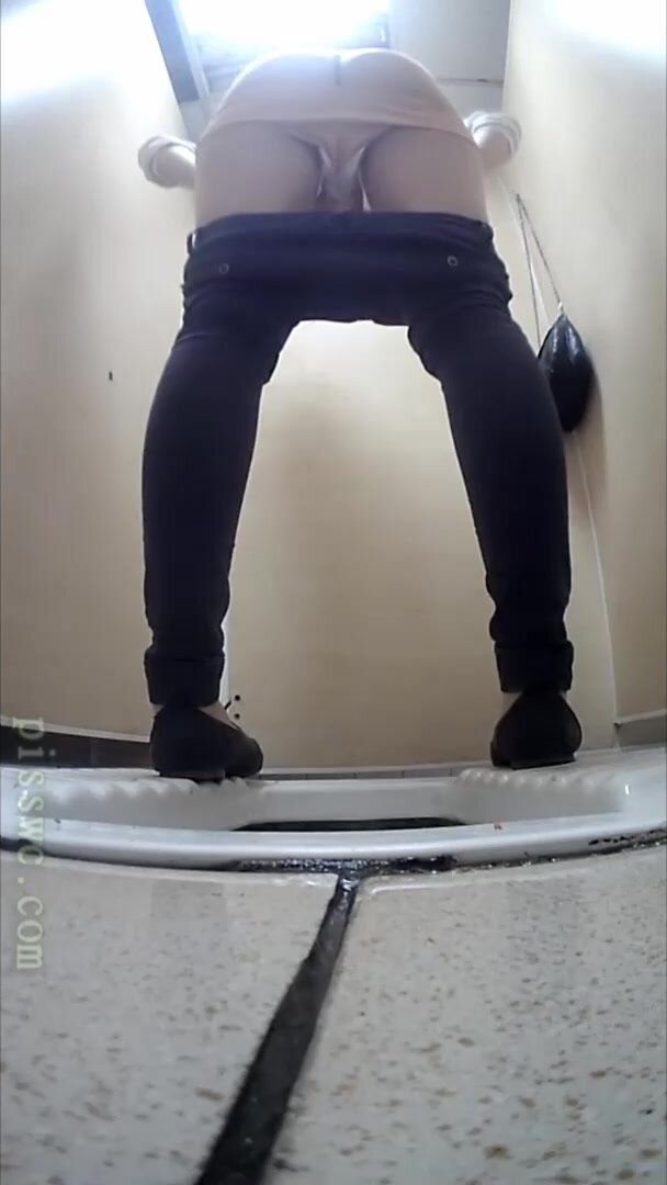 Beautiful Russian woman spy wc p... - video 5 - ThisVid.com