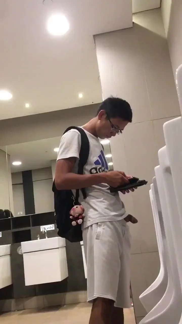 Guy Pissing Video