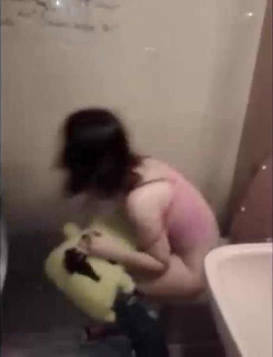 Ales sangue quick toilet pee - ThisVid.com