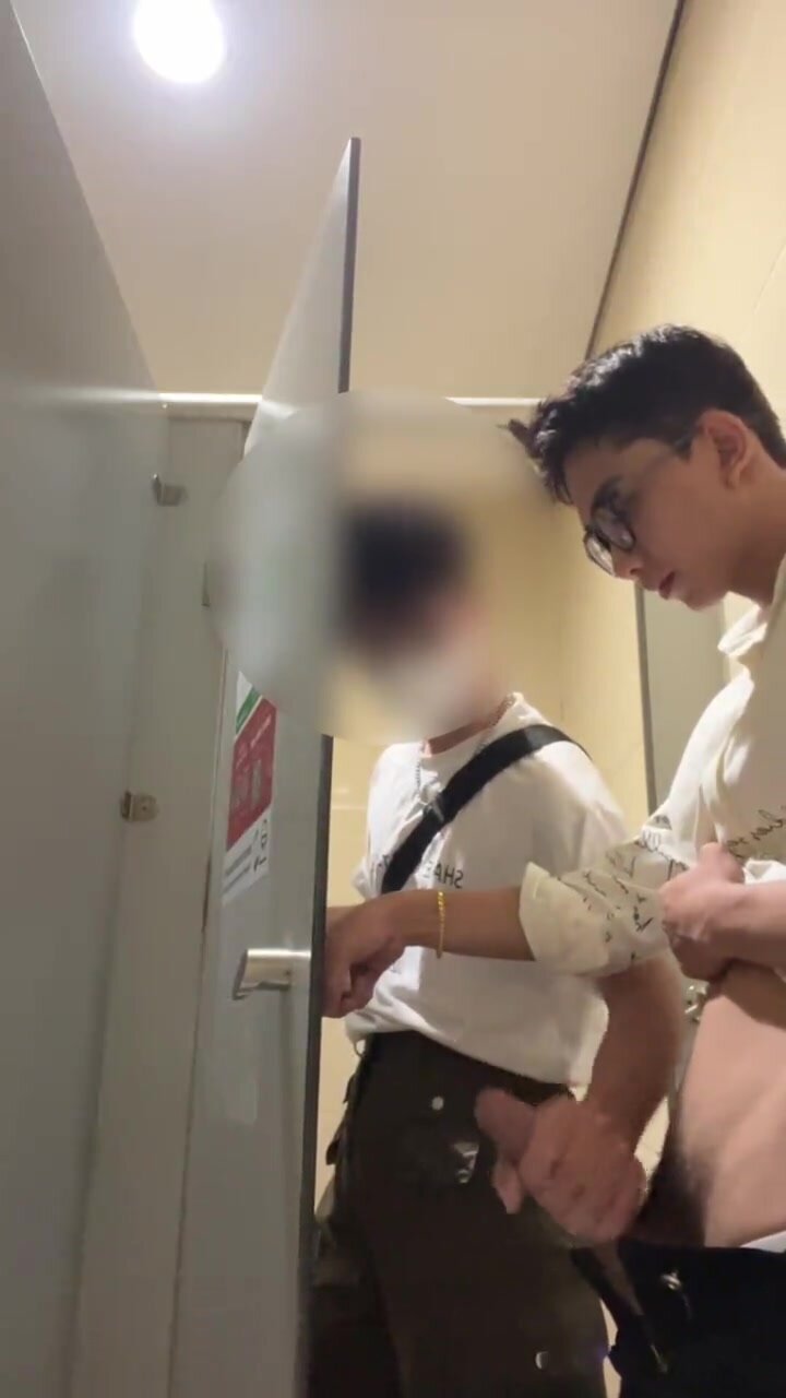 720px x 1280px - Hung Asian Guy Seduces Man in Public Restroom - ThisVid.com