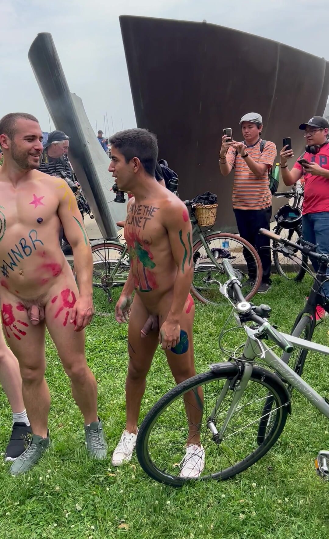 Toronto naked bike race - ThisVid.com на русском