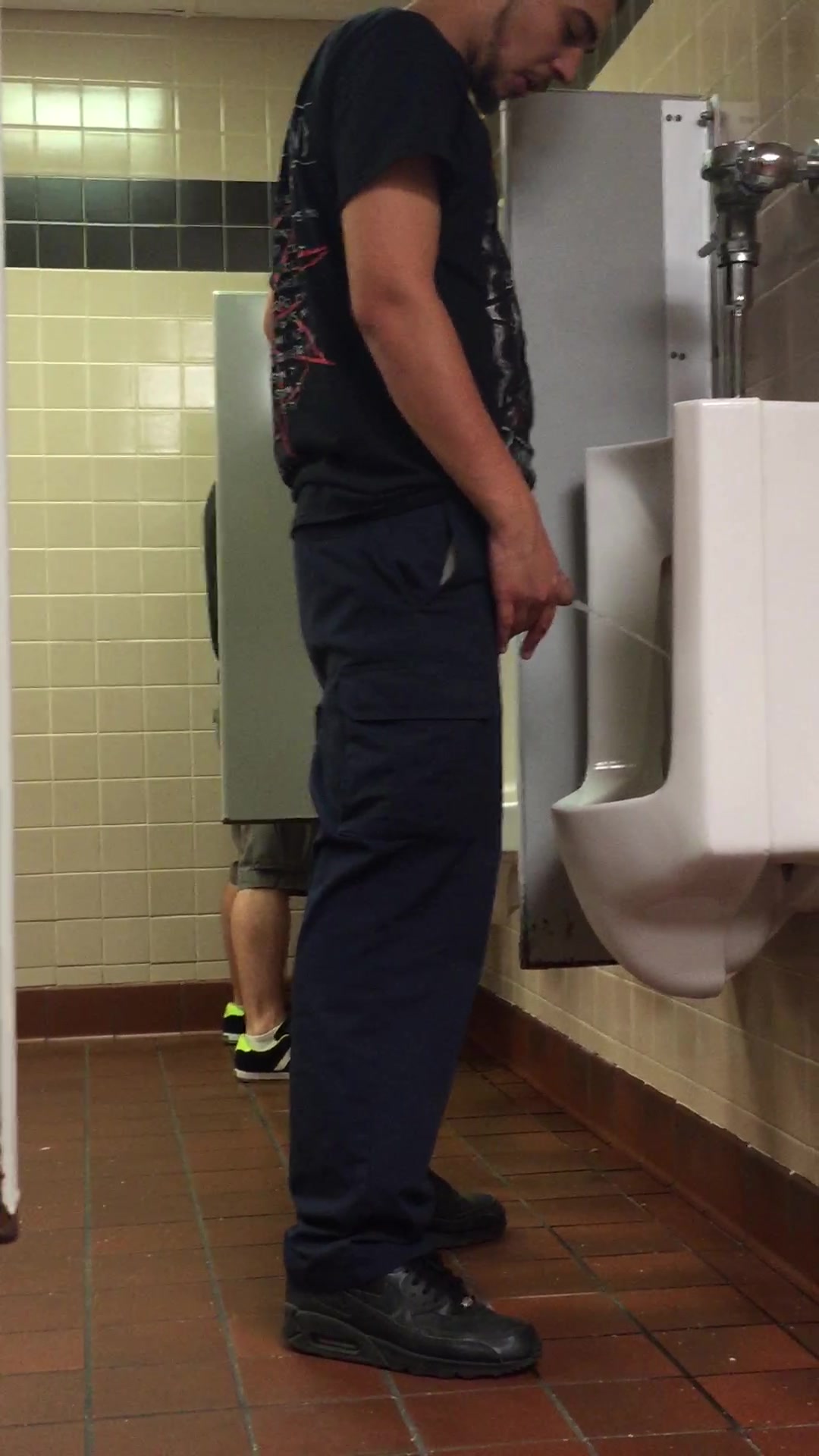 Urinal spy 18 - video 2 picture