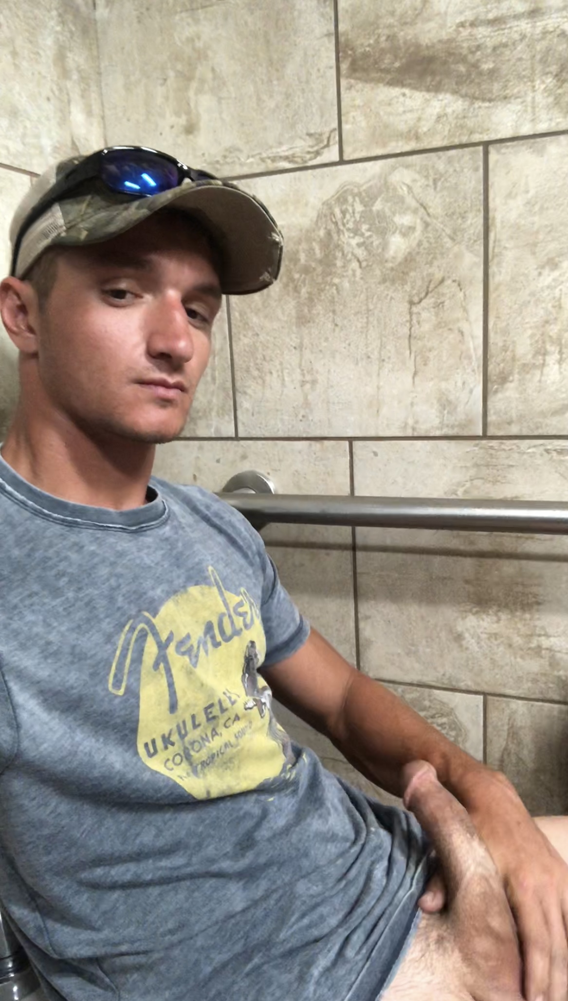 Jerk Off Country - Country boy jerks off in public restroom - ThisVid.com em inglÃªs