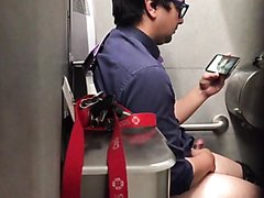 Yet another Chilean office wanker