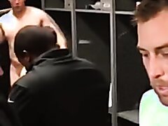 OUPS!! PLAYER NAKED IN LOCKERROOM