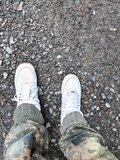 White Nike AFO sinkt in mud