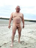 Beach dad has a boner