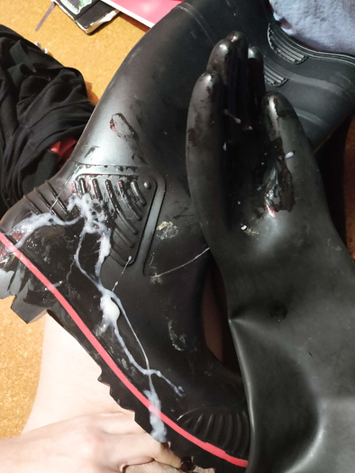 Cumming all over Rubber Boots