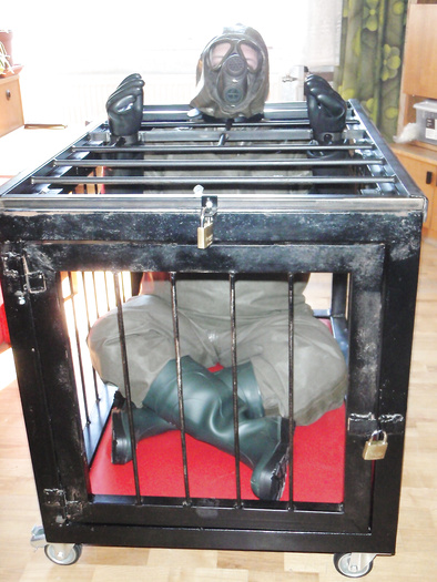 Zodiak in a cage.