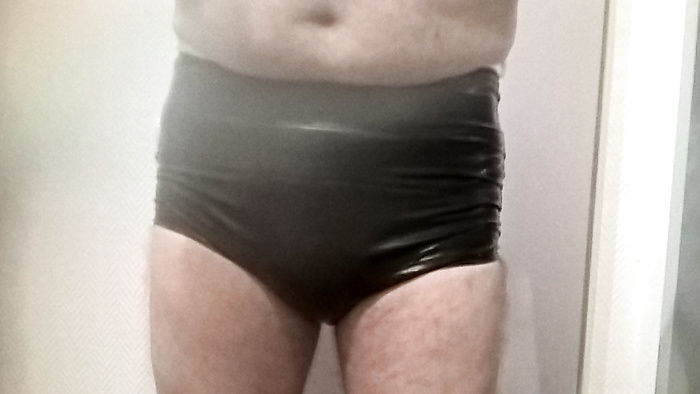 Wet diaper with butt plug latex pants and diaper prtotection latex pants over it.
Just to go out and drink a beer.