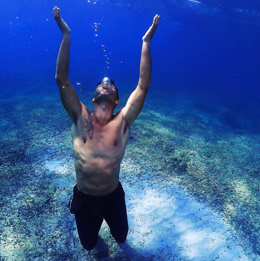 Sexy italian freediver underwater