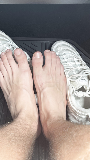 MEN FEET