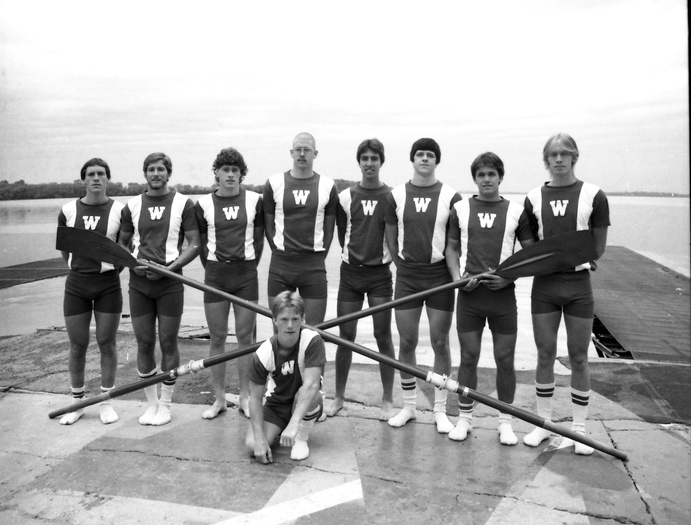 Rowing teams bulge