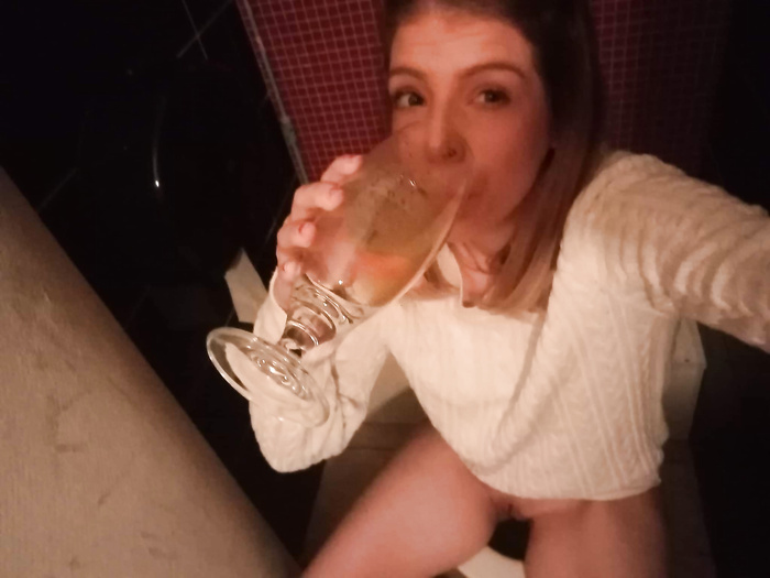 Piss drinking escort in a toilet of a bar