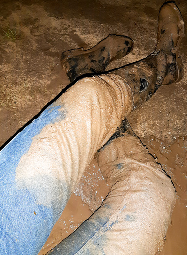 Mudding and Pissing in high waisted jeans...