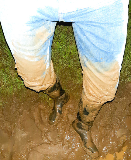 Mudding and Pissing in high waisted jeans...