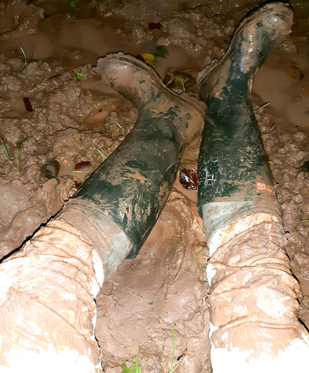 Mudding in white PU leather pants...
