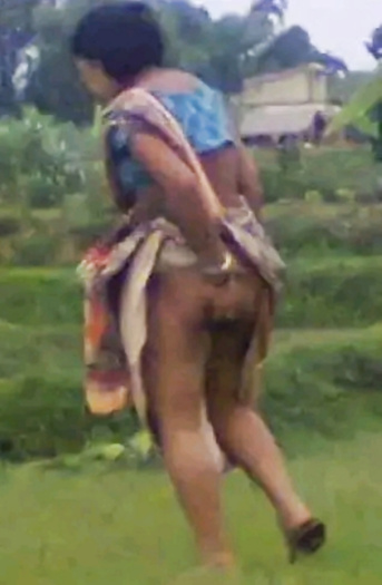 Saree hiking nude ass