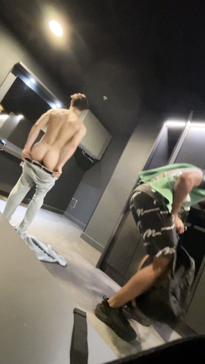 Exhib ass in locker room