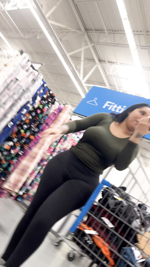 Perfect ass Latina With big titties shopping